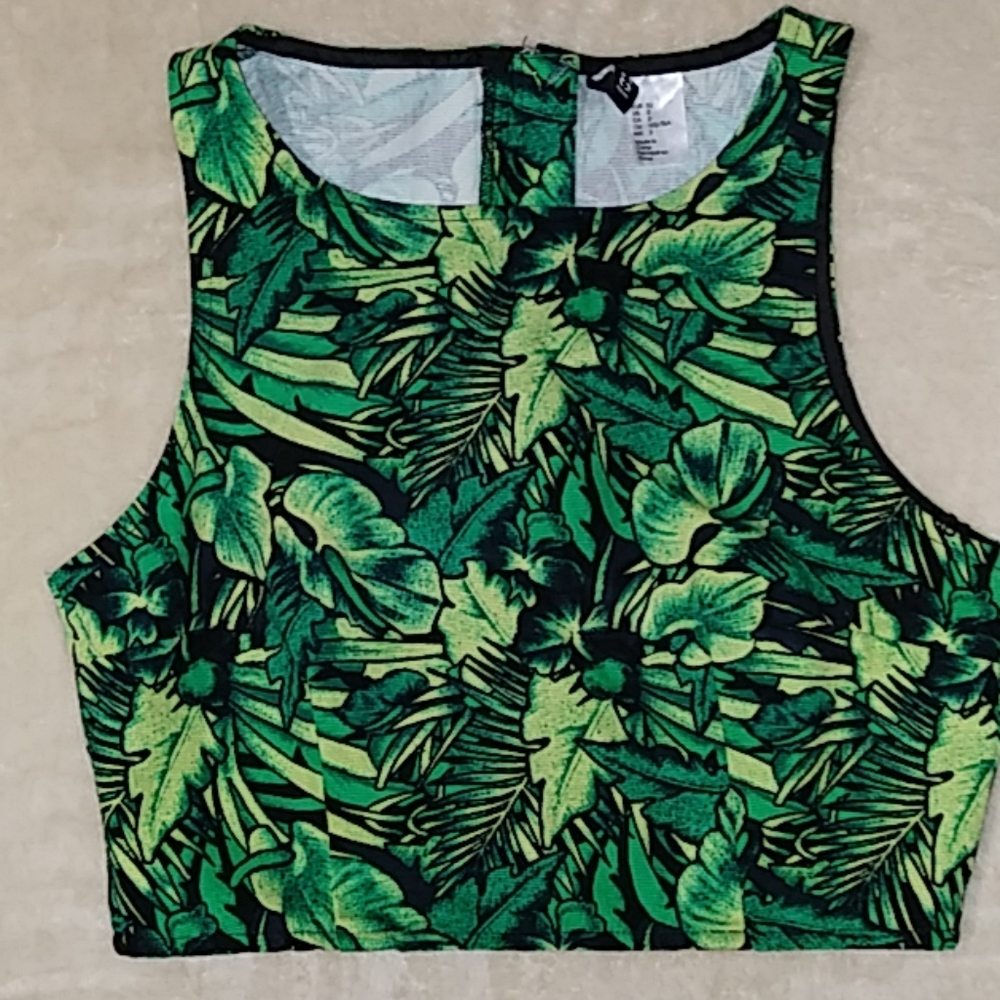 DIVIDED crop top